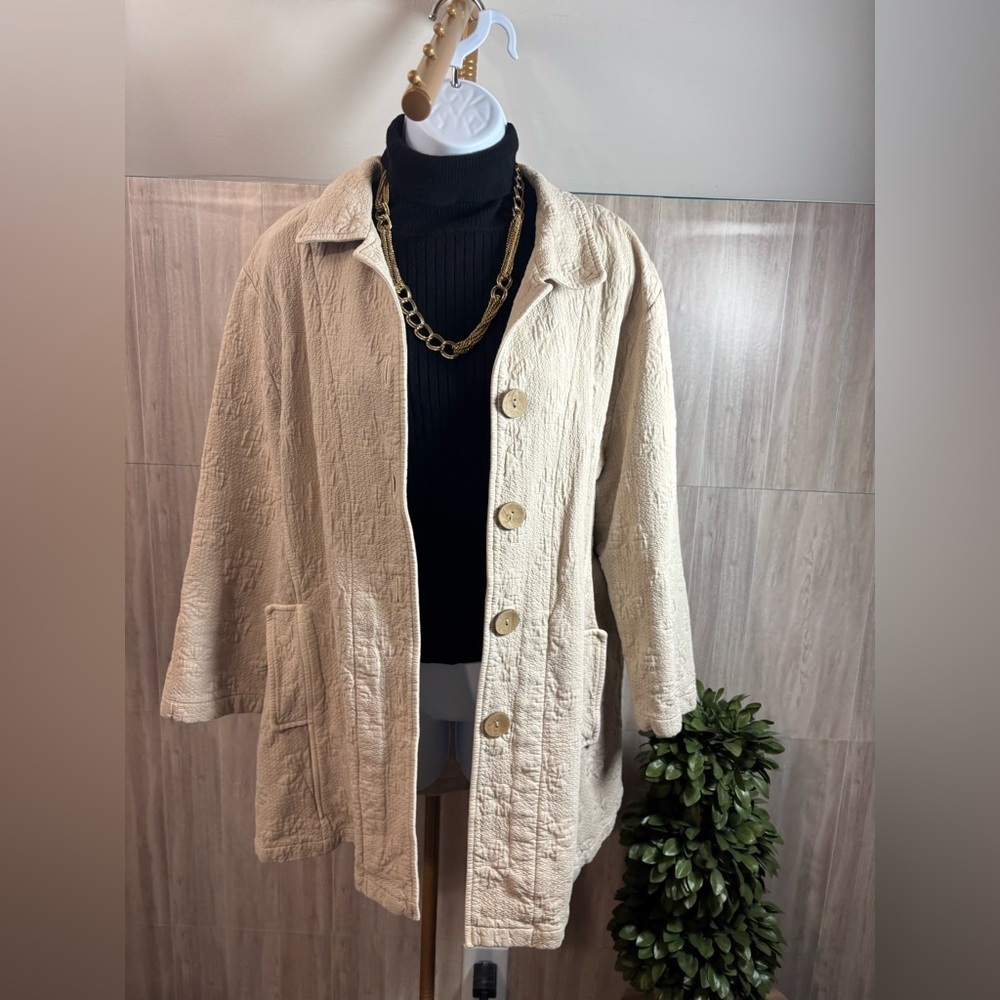 Focus Women's Cream Textured Jacket Button Down
